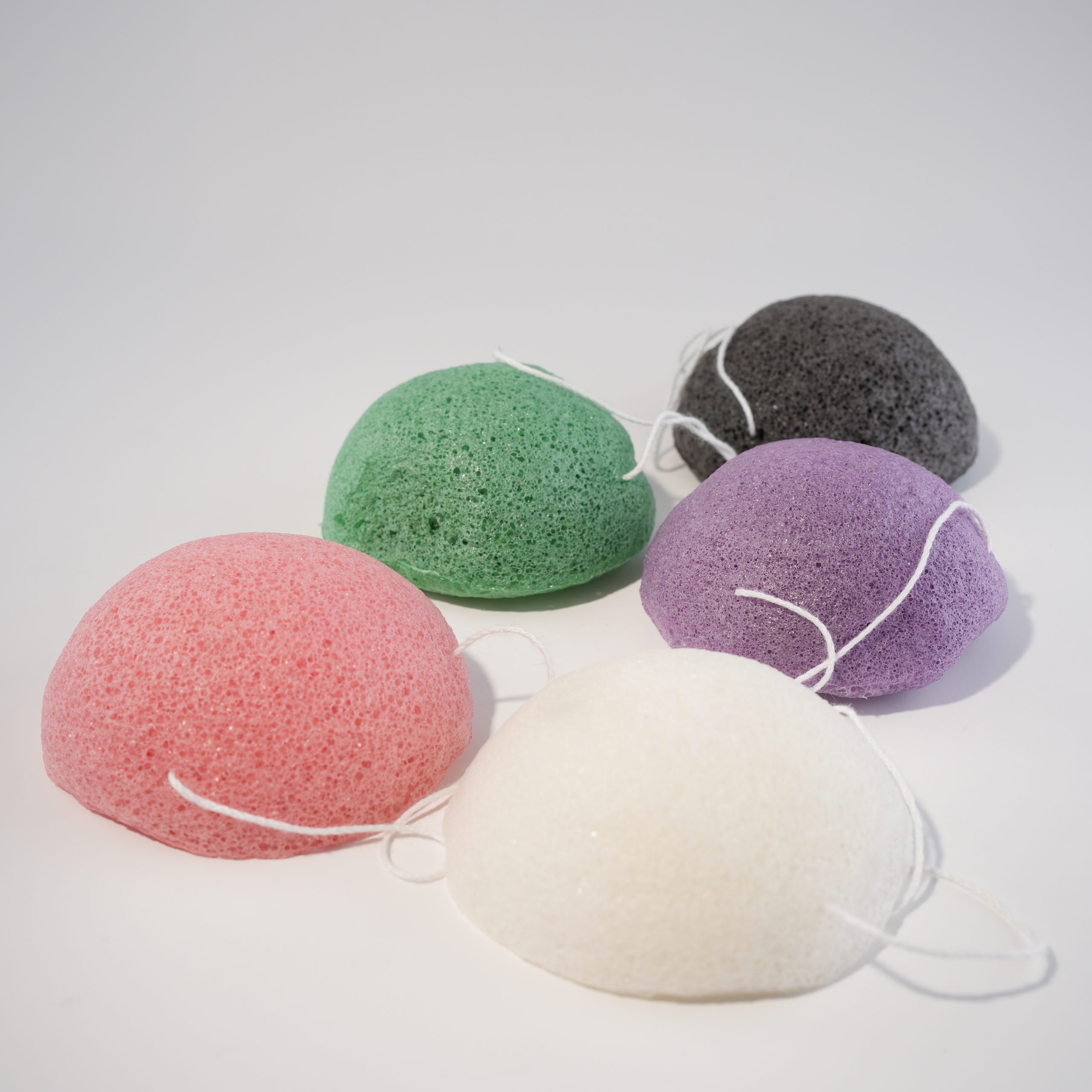 Konjac Natural Facial Puff Sponge: Exfoliator, Cleanser, Makeup Tool - Image 2